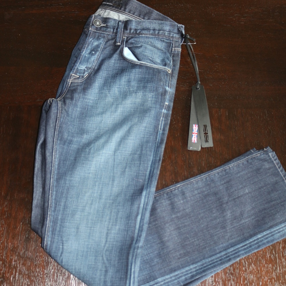 BRAND NEW! Hudson Jeans Straight Fit Size 31